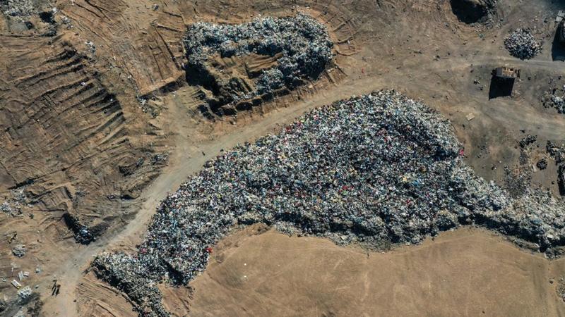 Basurero de ropa en el desierto de Atacama. Créditos: Nicolás Vargas