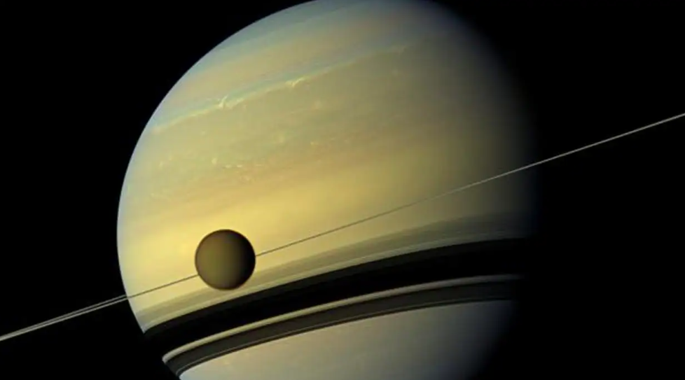 Titán. Créditos: NASA/JPL-CALTECH/SPACE SCIENCE INSTITUTE